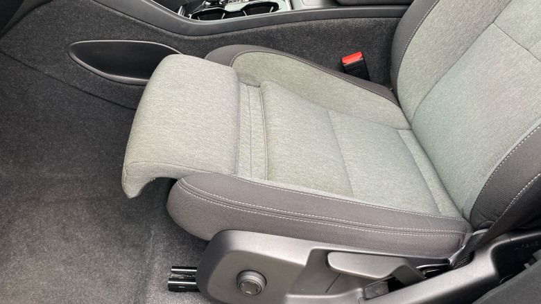 Volvo XC40 2.0 B4P Plus Dark 5dr Auto Petrol Estate